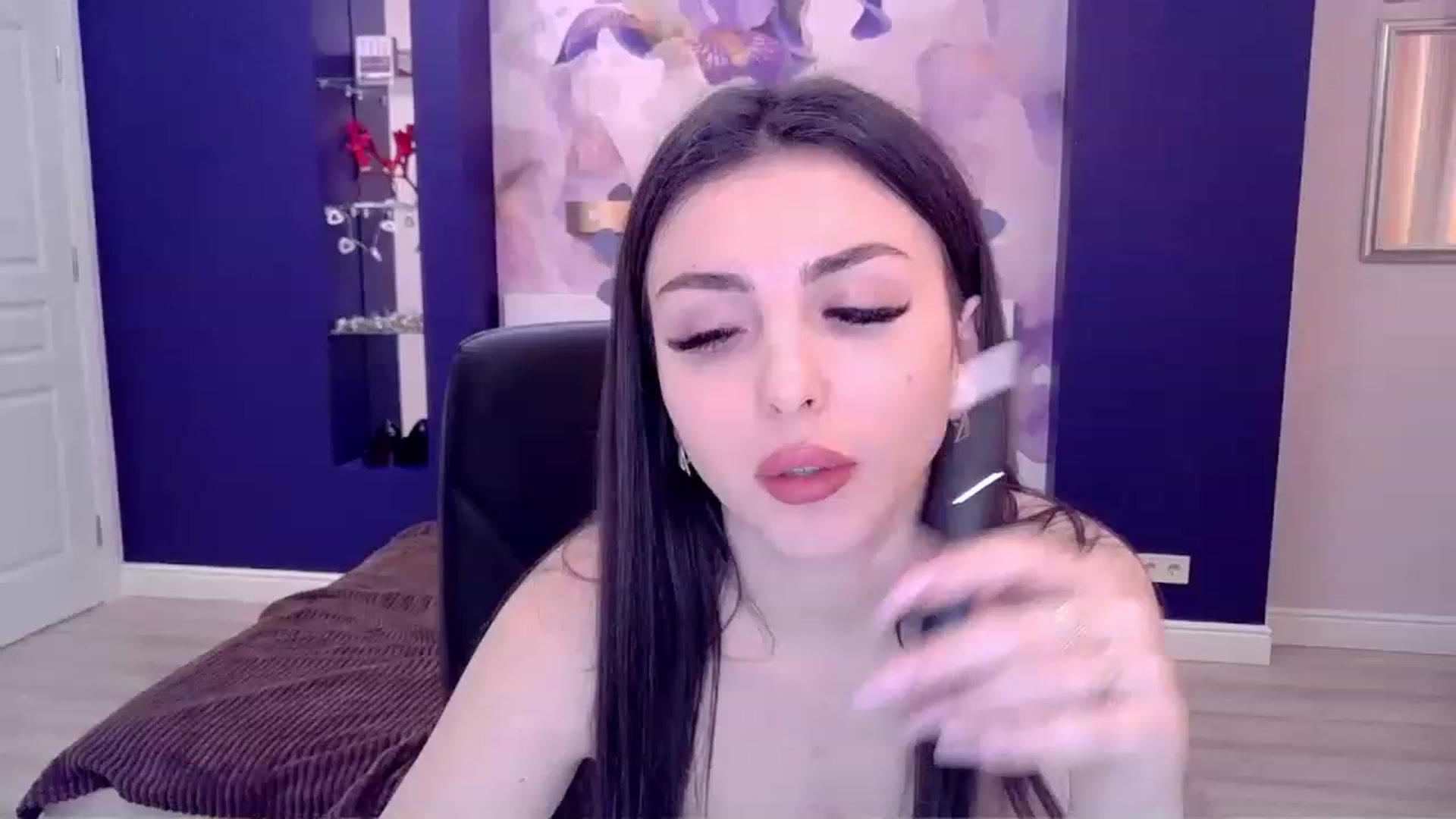 Gallery image thumbnail from Kamila_Rouds's myfreecams stream on, 04/18/2023, 09:59 image 12 of 20