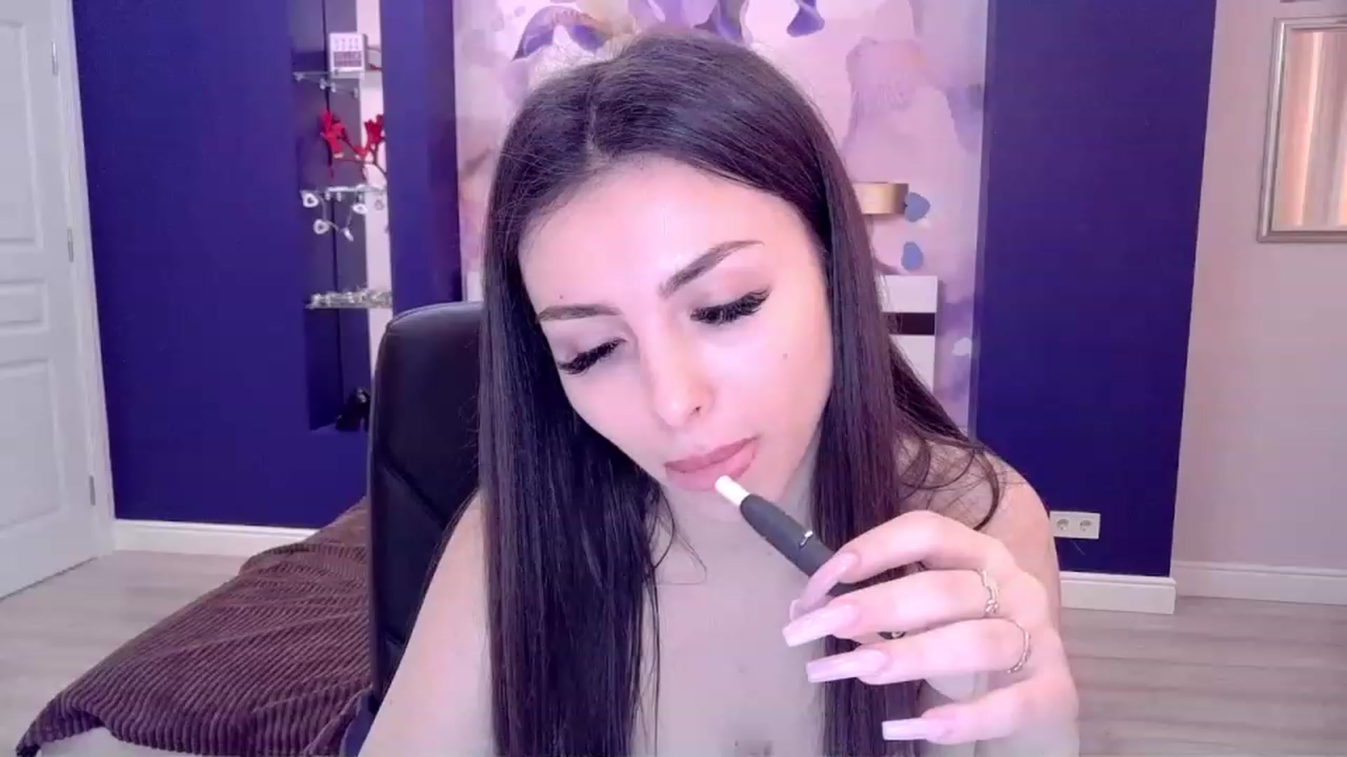 Gallery image thumbnail from Kamila_Rouds's myfreecams stream on, 04/18/2023, 09:59 image 13 of 20