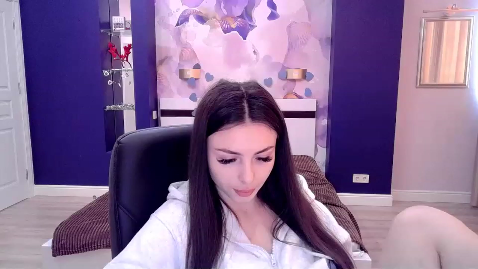 Gallery image thumbnail from Kamila_Rouds's myfreecams stream on, 04/20/2023, 08:16 image 16 of 20