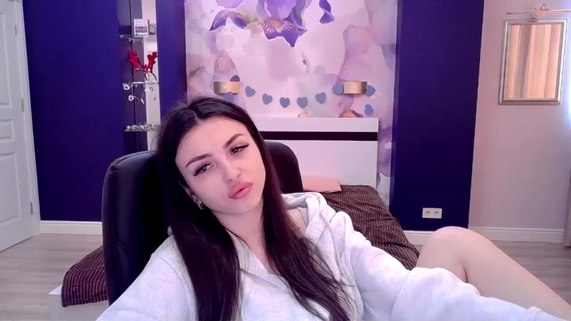 Gallery image thumbnail from Kamila_Rouds's myfreecams stream on, 04/20/2023, 08:16 image 11 of 20