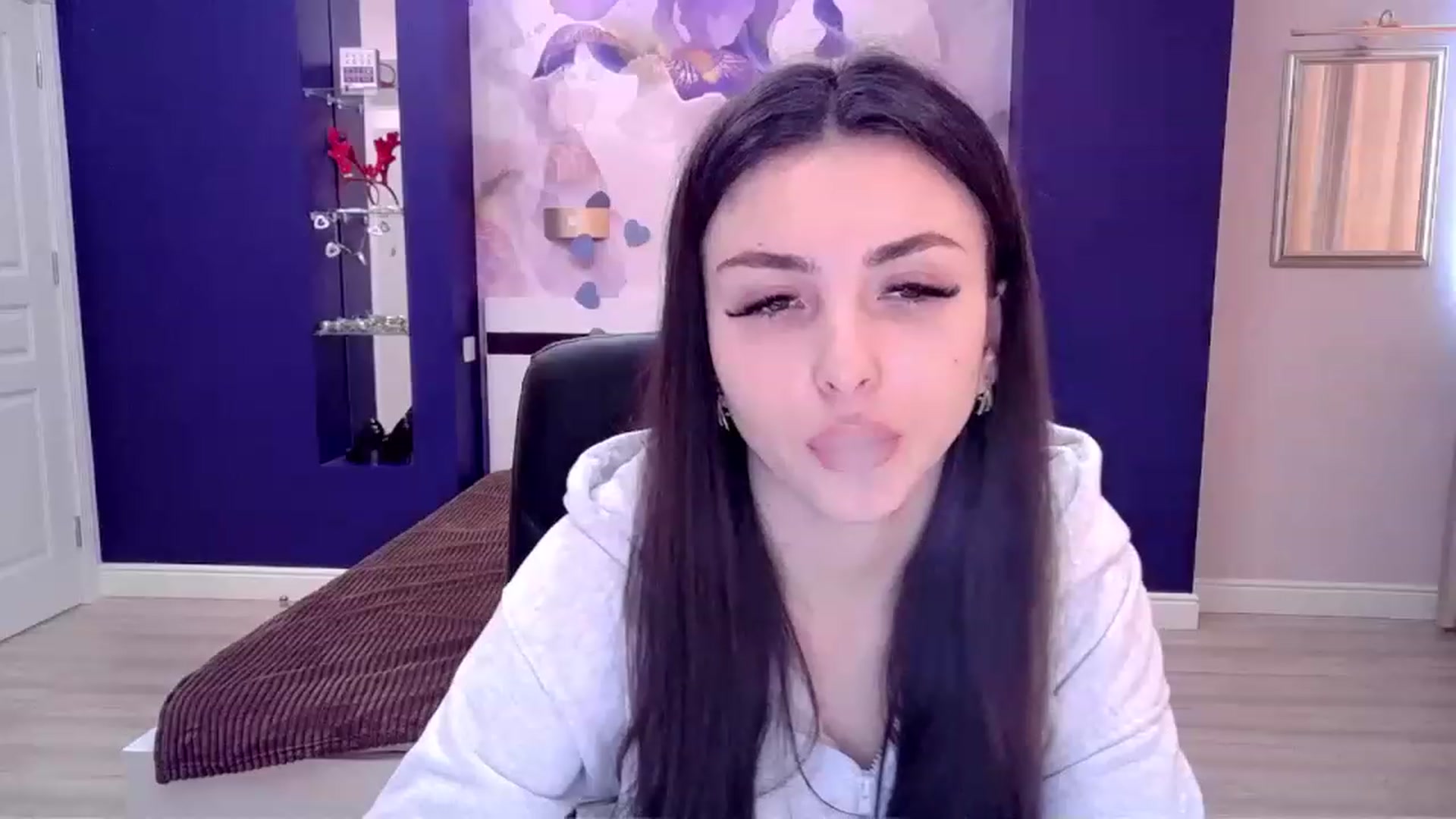 Gallery image thumbnail from Kamila_Rouds's myfreecams stream on, 04/20/2023, 08:16 image 6 of 20