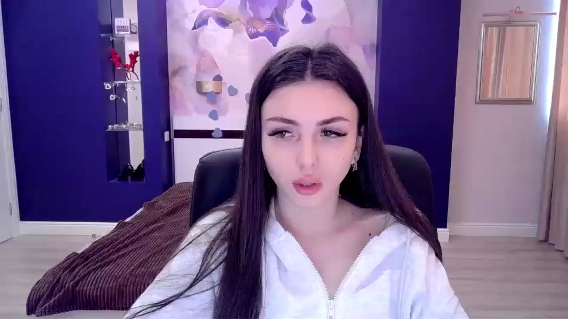 Gallery image thumbnail from Kamila_Rouds's myfreecams stream on, 04/20/2023, 10:14 image 16 of 20