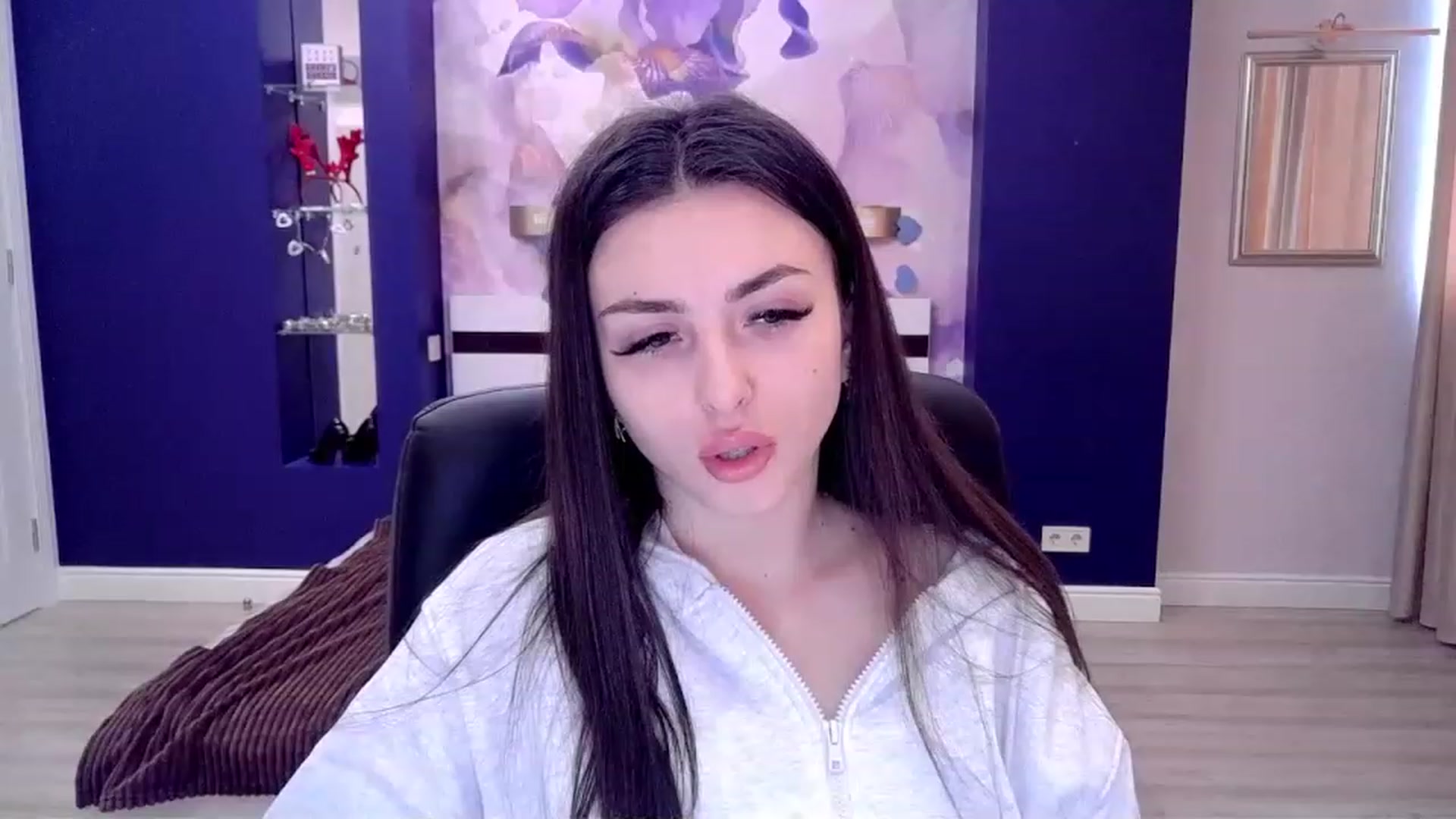 Gallery image thumbnail from Kamila_Rouds's myfreecams stream on, 04/20/2023, 10:14 image 4 of 20