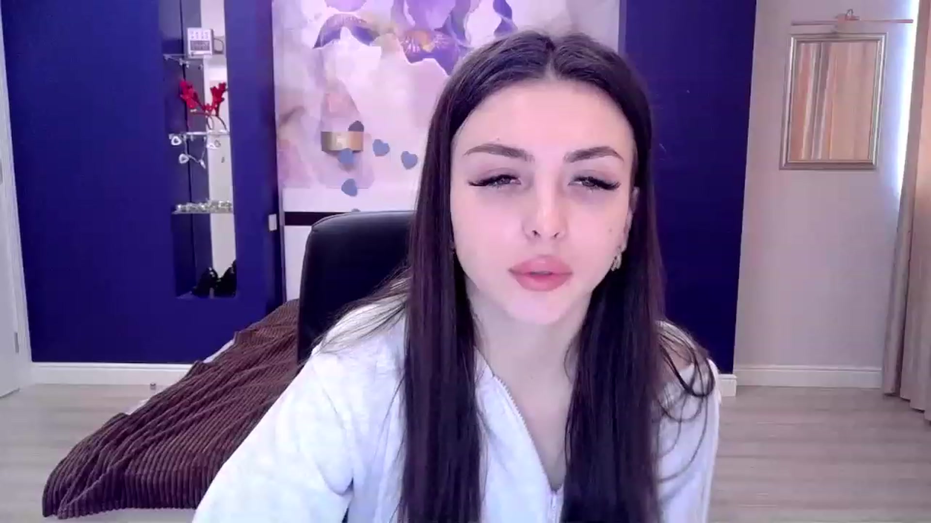 Gallery image thumbnail from Kamila_Rouds's myfreecams stream on, 04/20/2023, 10:14 image 11 of 20