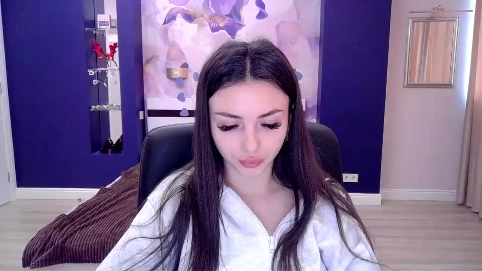 Gallery image thumbnail from Kamila_Rouds's myfreecams stream on, 04/20/2023, 10:14 image 7 of 20