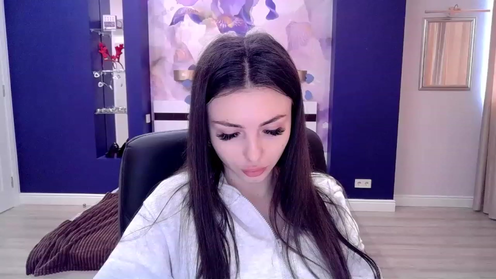 Gallery image thumbnail from Kamila_Rouds's myfreecams stream on, 04/20/2023, 10:14 image 1 of 20