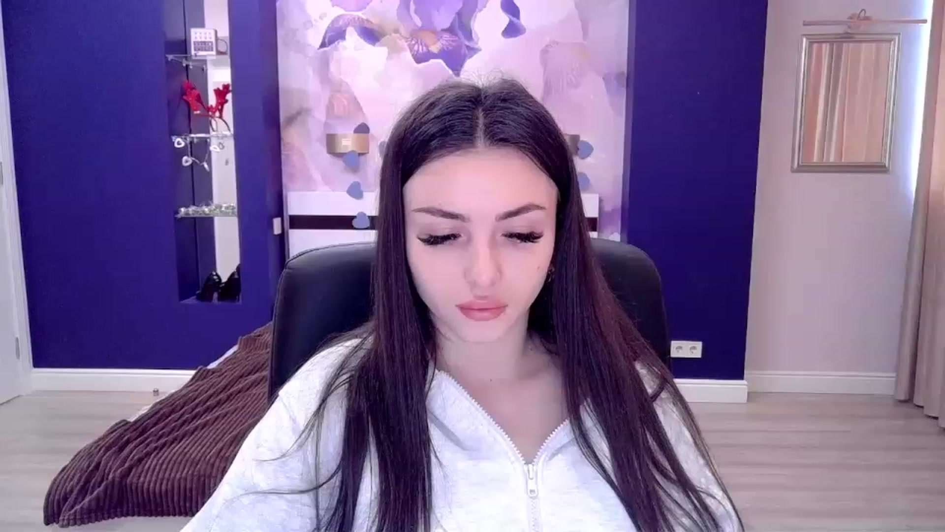Gallery image thumbnail from Kamila_Rouds's myfreecams stream on, 04/20/2023, 10:14 image 9 of 20