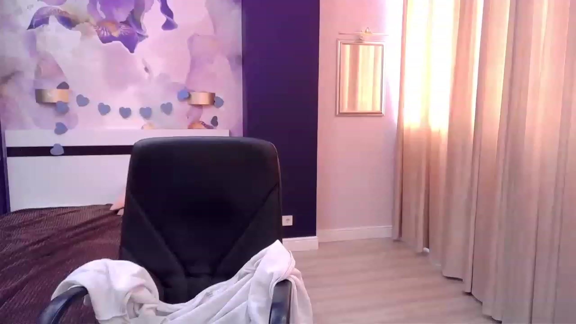 Gallery image thumbnail from Kamila_Rouds's myfreecams stream on, 04/26/2023, 08:12 image 16 of 20