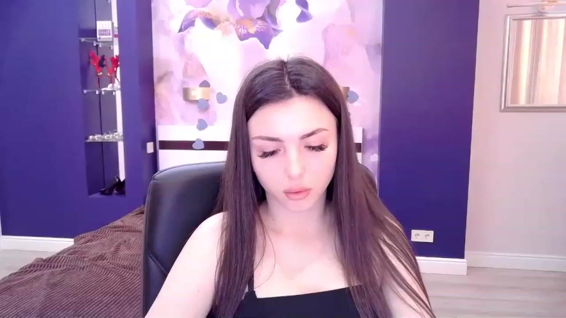 Gallery image thumbnail from Kamila_Rouds's myfreecams stream on, 05/01/2023, 09:23 image 13 of 20