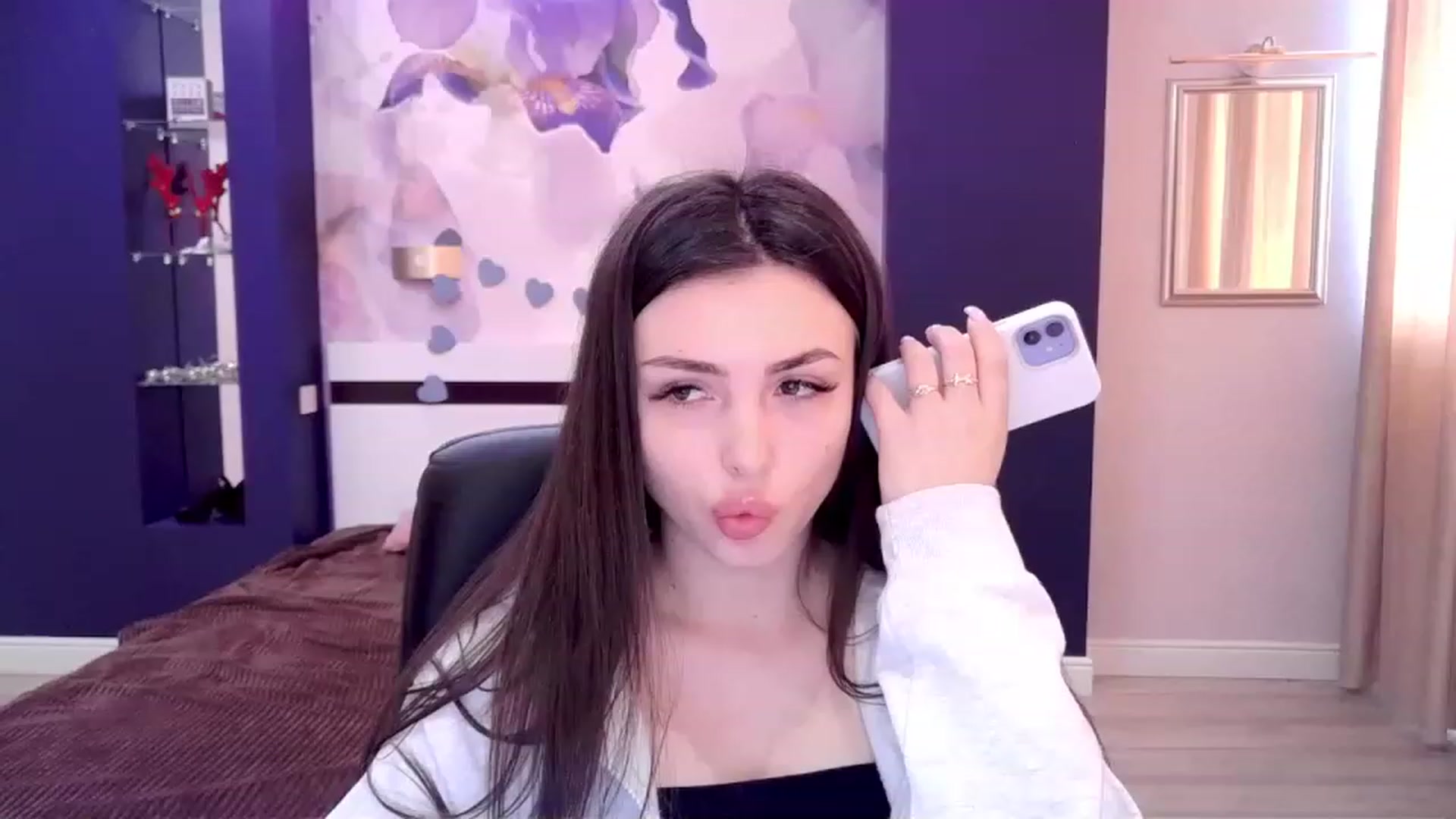 Gallery image thumbnail from Kamila_Rouds's myfreecams stream on, 05/01/2023, 10:40 image 2 of 20