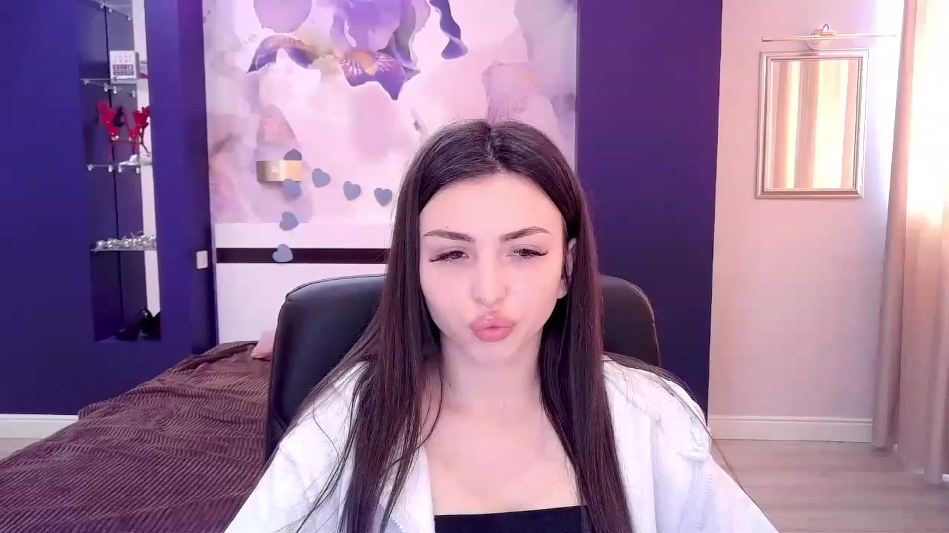 Gallery image thumbnail from Kamila_Rouds's myfreecams stream on, 05/01/2023, 10:40 image 13 of 20
