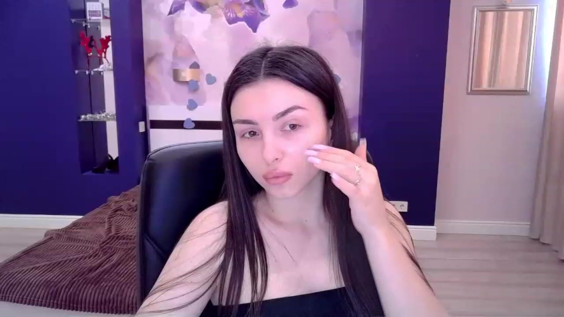 Gallery image thumbnail from Kamila_Rouds's myfreecams stream on, 05/02/2023, 09:42 image 12 of 20