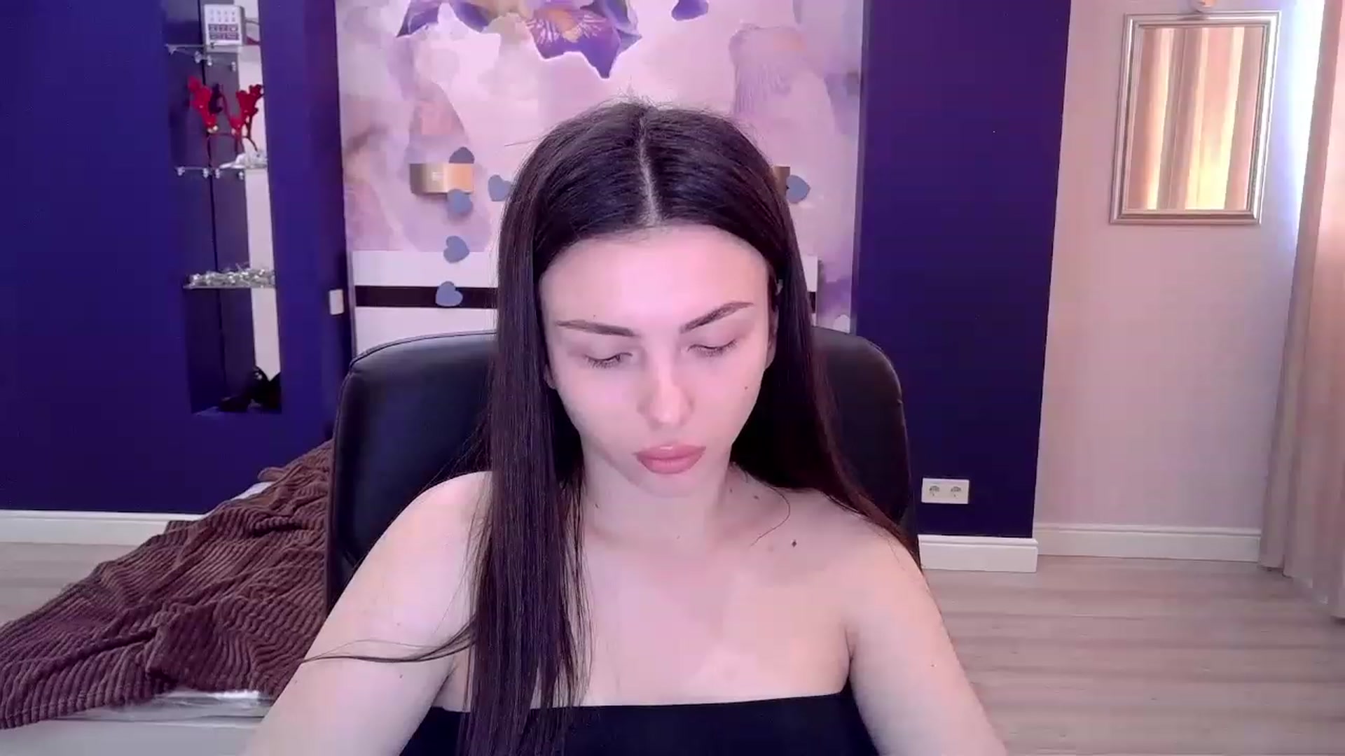Gallery image thumbnail from Kamila_Rouds's myfreecams stream on, 05/02/2023, 10:32 image 12 of 20