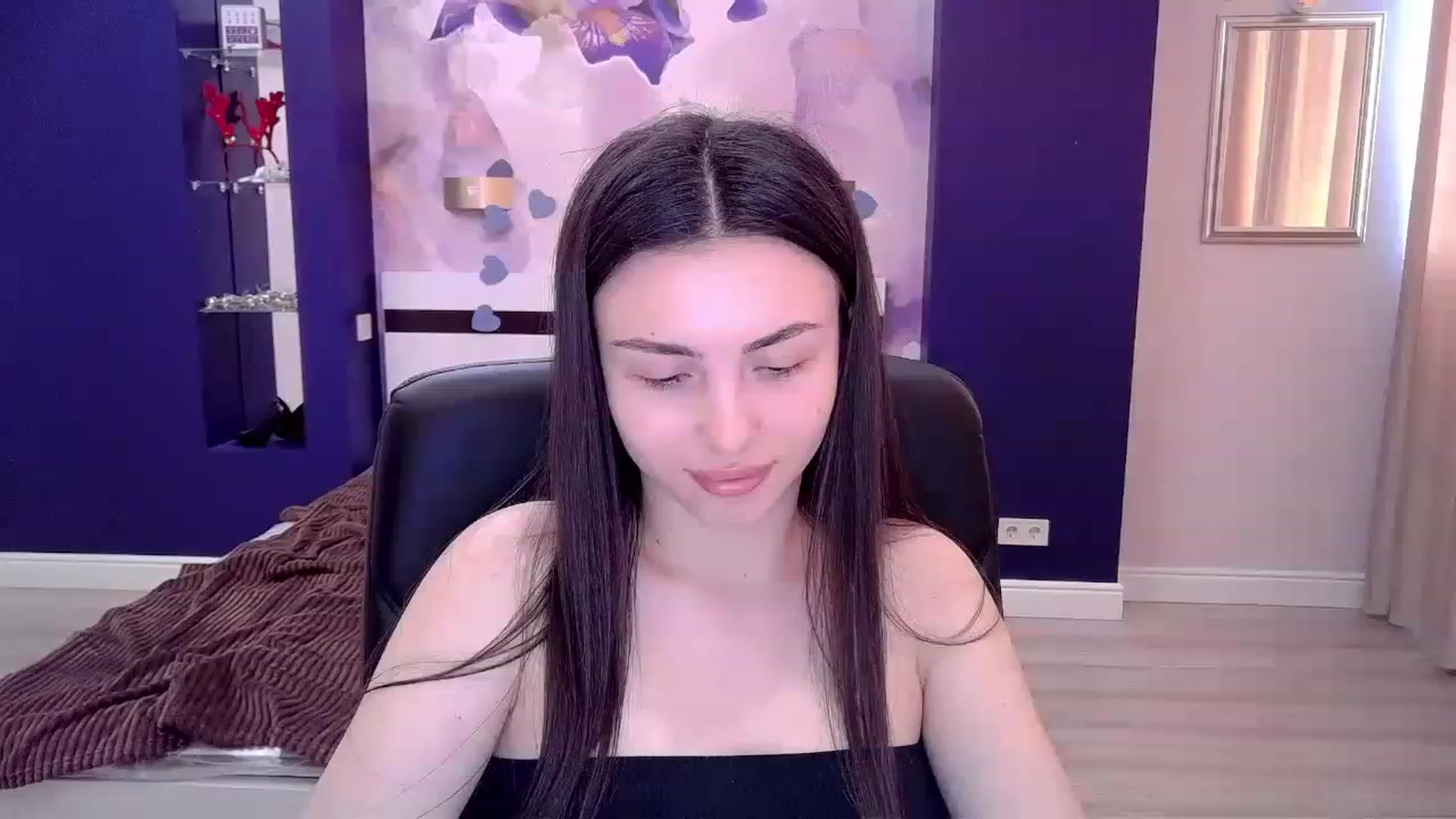 Gallery image thumbnail from Kamila_Rouds's myfreecams stream on, 05/02/2023, 10:32 image 5 of 20