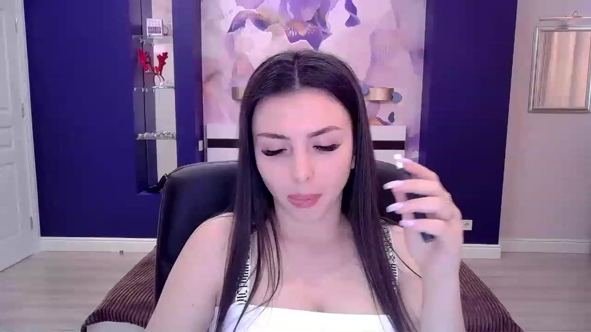 Gallery image thumbnail from Kamila_Rouds's myfreecams stream on, 05/03/2023, 09:07 image 1 of 20
