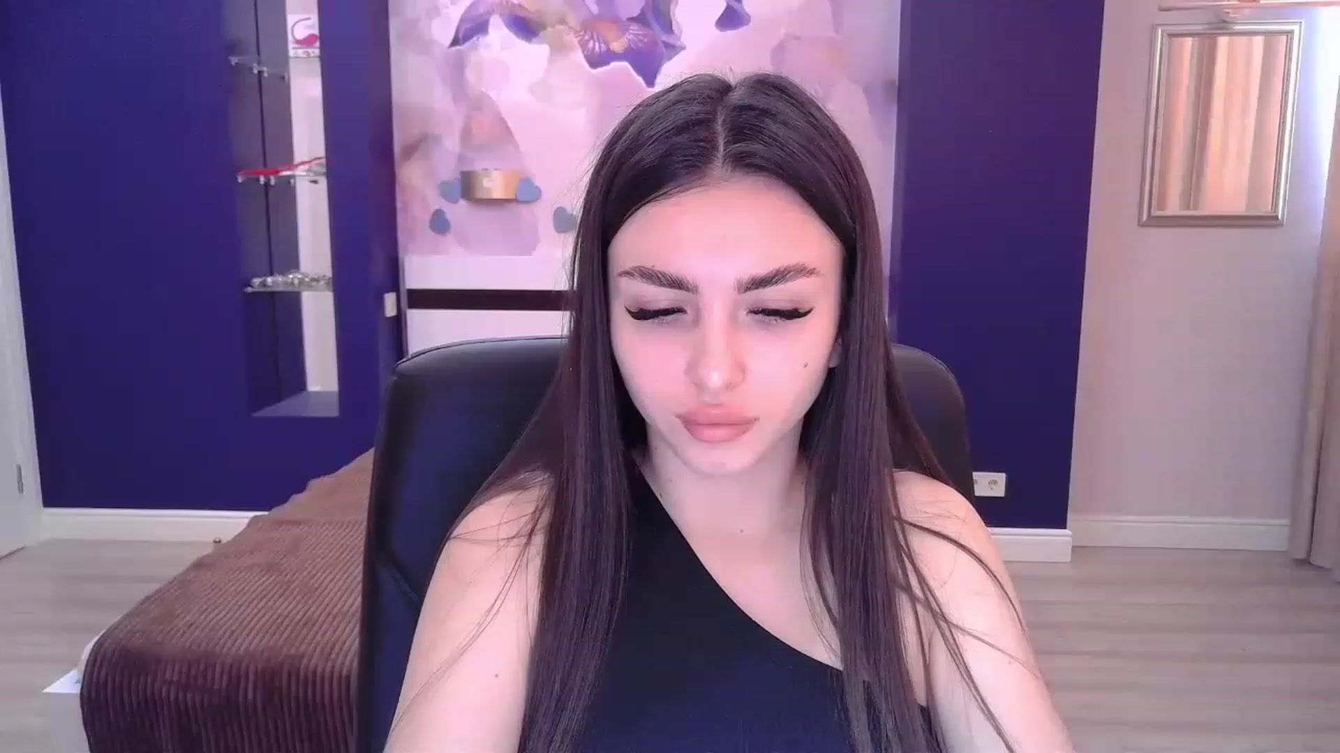 Gallery image thumbnail from Kamila_Rouds's myfreecams stream on, 07/25/2023, 08:25 image 19 of 20