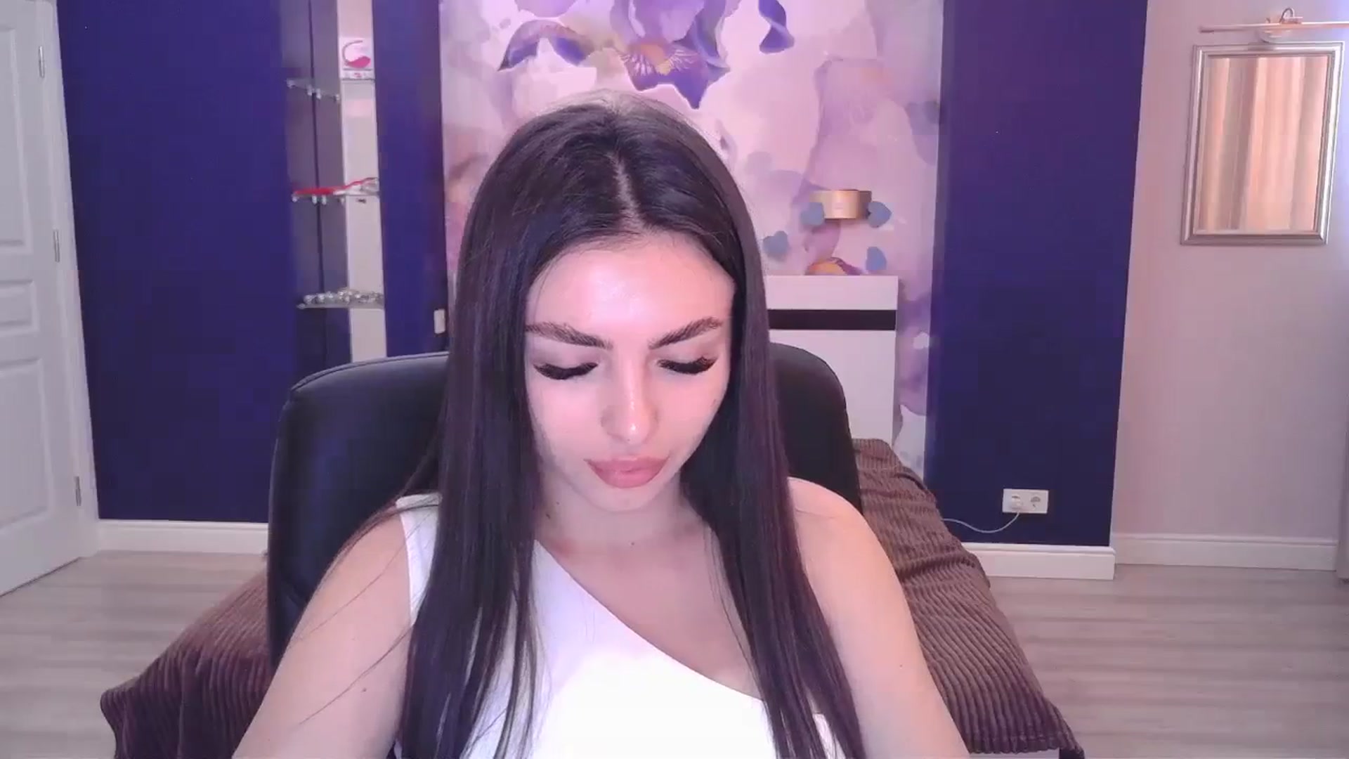 Gallery image thumbnail from Kamila_Rouds's myfreecams stream on, 07/31/2023, 09:42 image 16 of 20