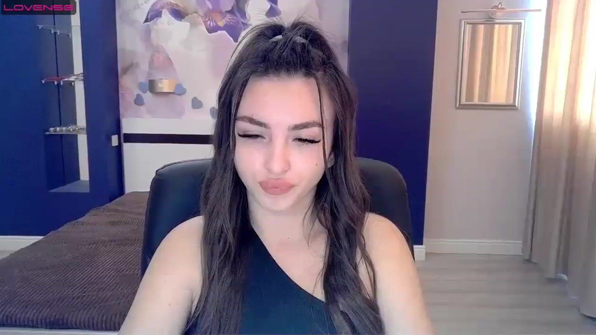 Gallery image thumbnail from Kamila_Rouds's myfreecams stream on, 09/14/2023, 09:10 image 15 of 20