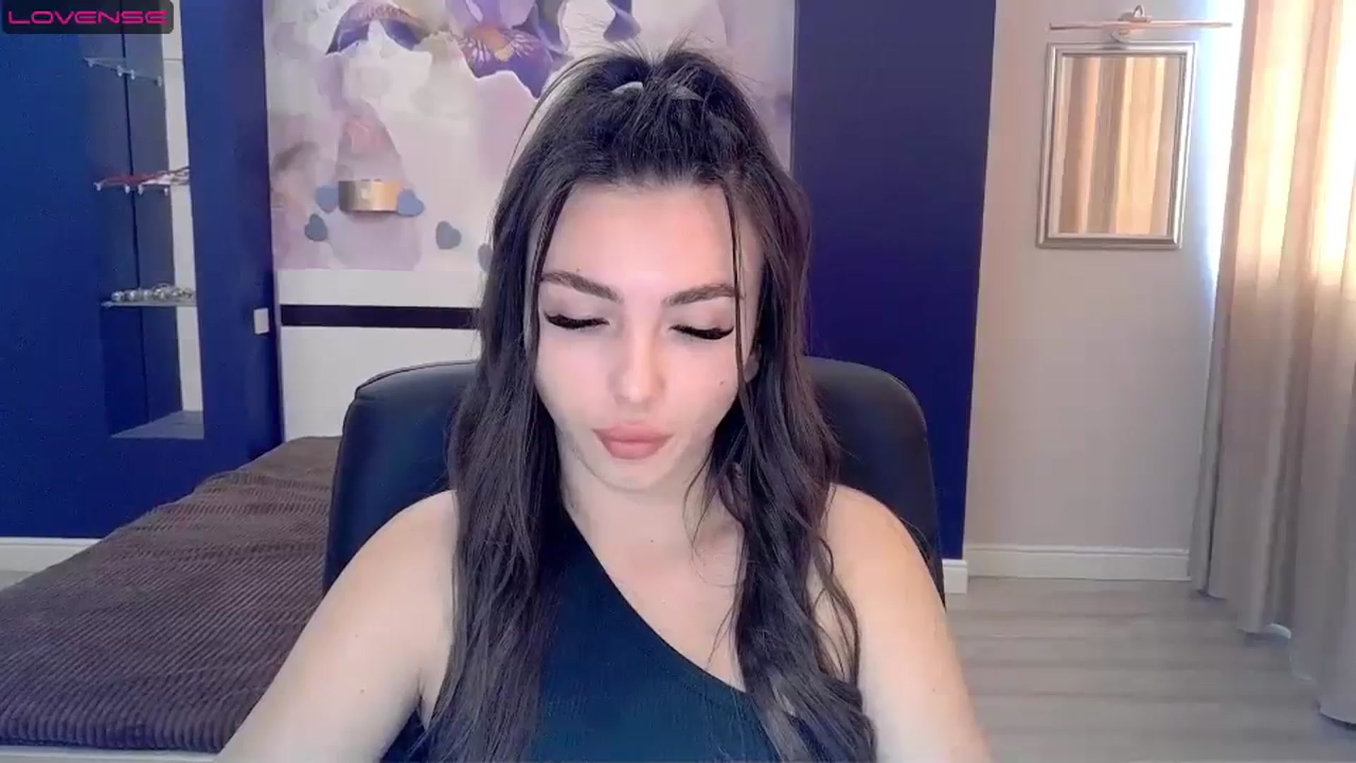 Gallery image thumbnail from Kamila_Rouds's myfreecams stream on, 09/14/2023, 09:10 image 17 of 20