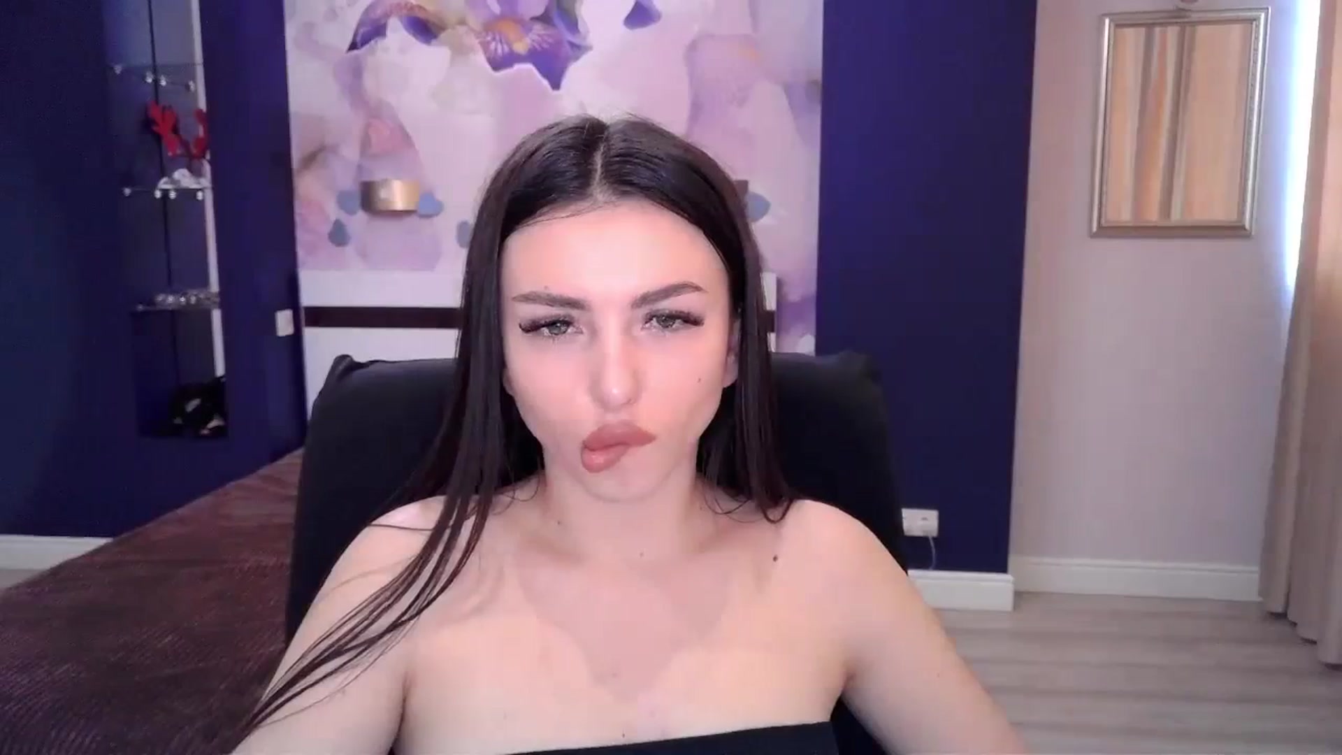 Gallery image thumbnail from Kamila_Rouds's myfreecams stream on, 12/01/2023, 12:58 image 2 of 20