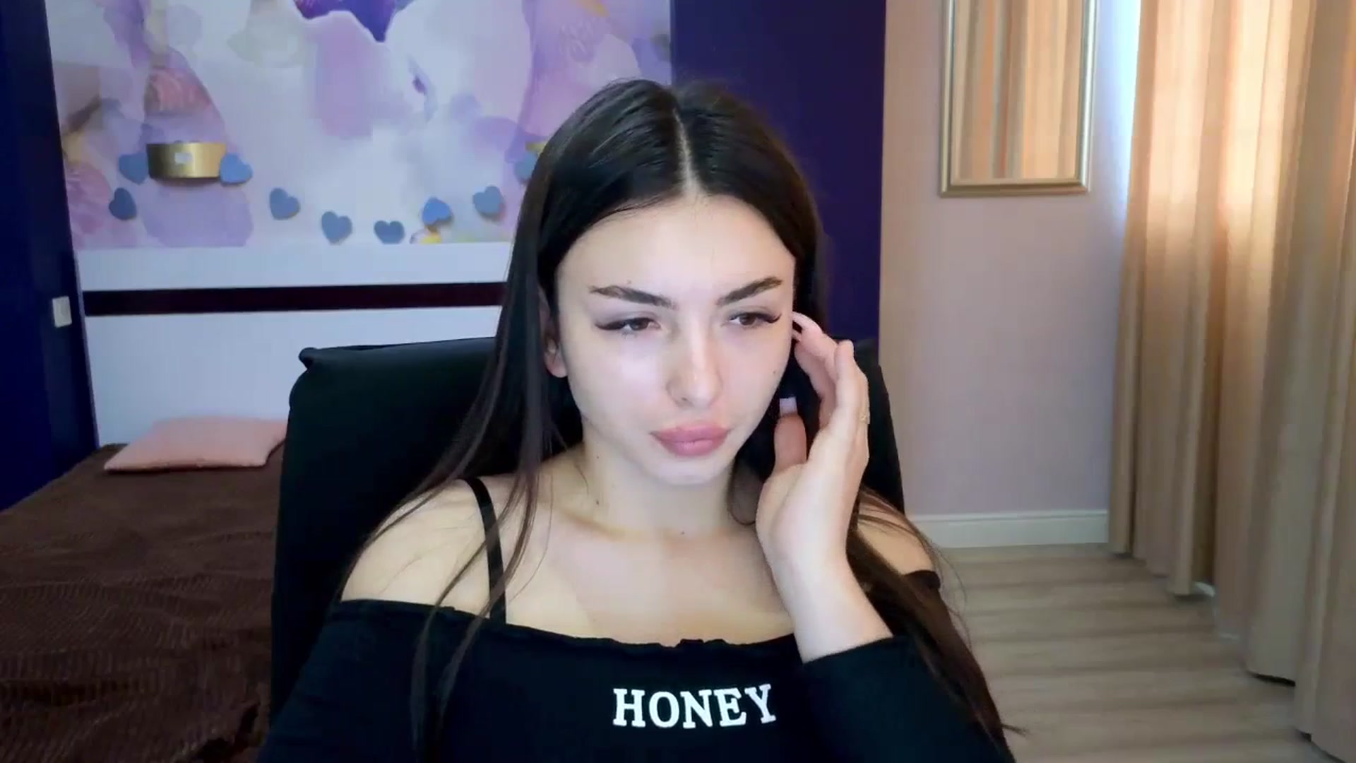 Gallery image thumbnail from Kamila_Rouds's myfreecams stream on, 12/18/2023, 11:32 image 9 of 20