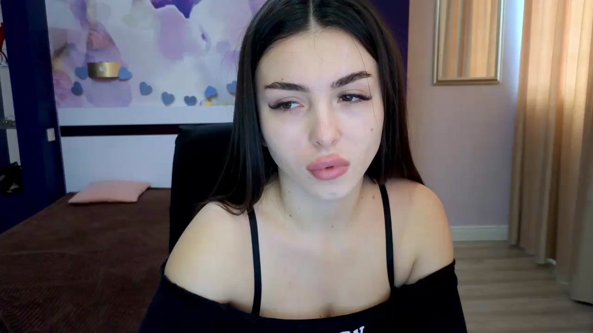 Gallery image thumbnail from Kamila_Rouds's myfreecams stream on, 12/18/2023, 11:32 image 20 of 20