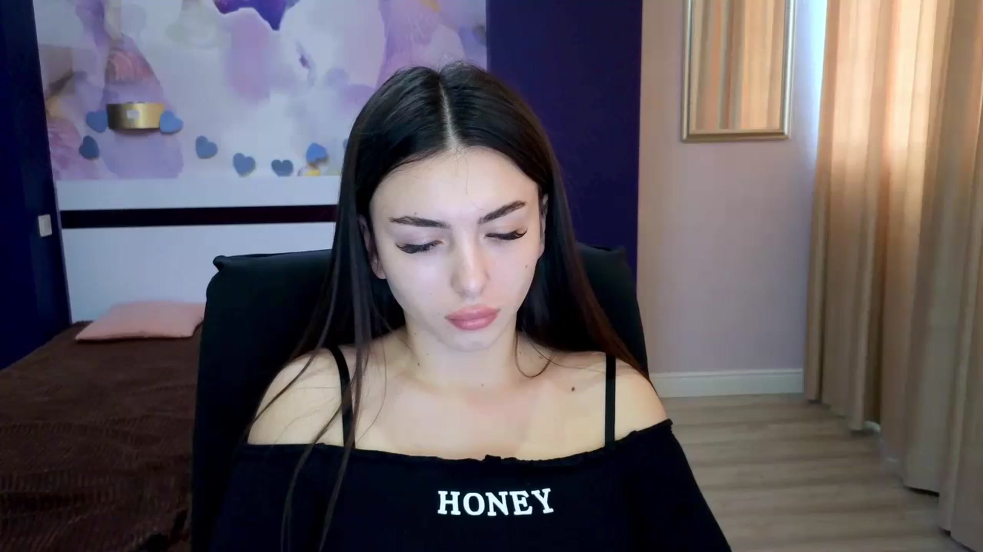 Gallery image thumbnail from Kamila_Rouds's myfreecams stream on, 12/18/2023, 11:32 image 14 of 20
