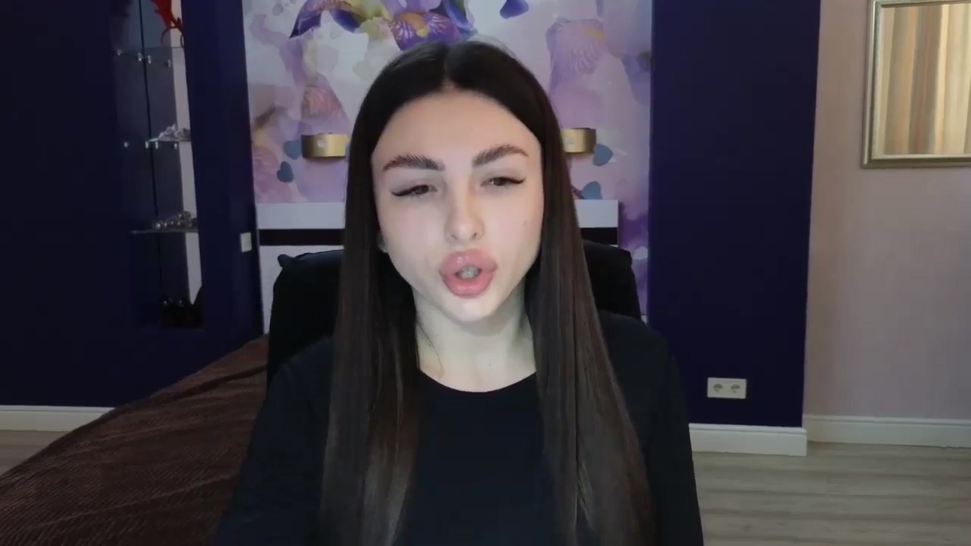Gallery image thumbnail from Kamila_Rouds's myfreecams stream on, 05/20/2024, 07:35 image 7 of 20