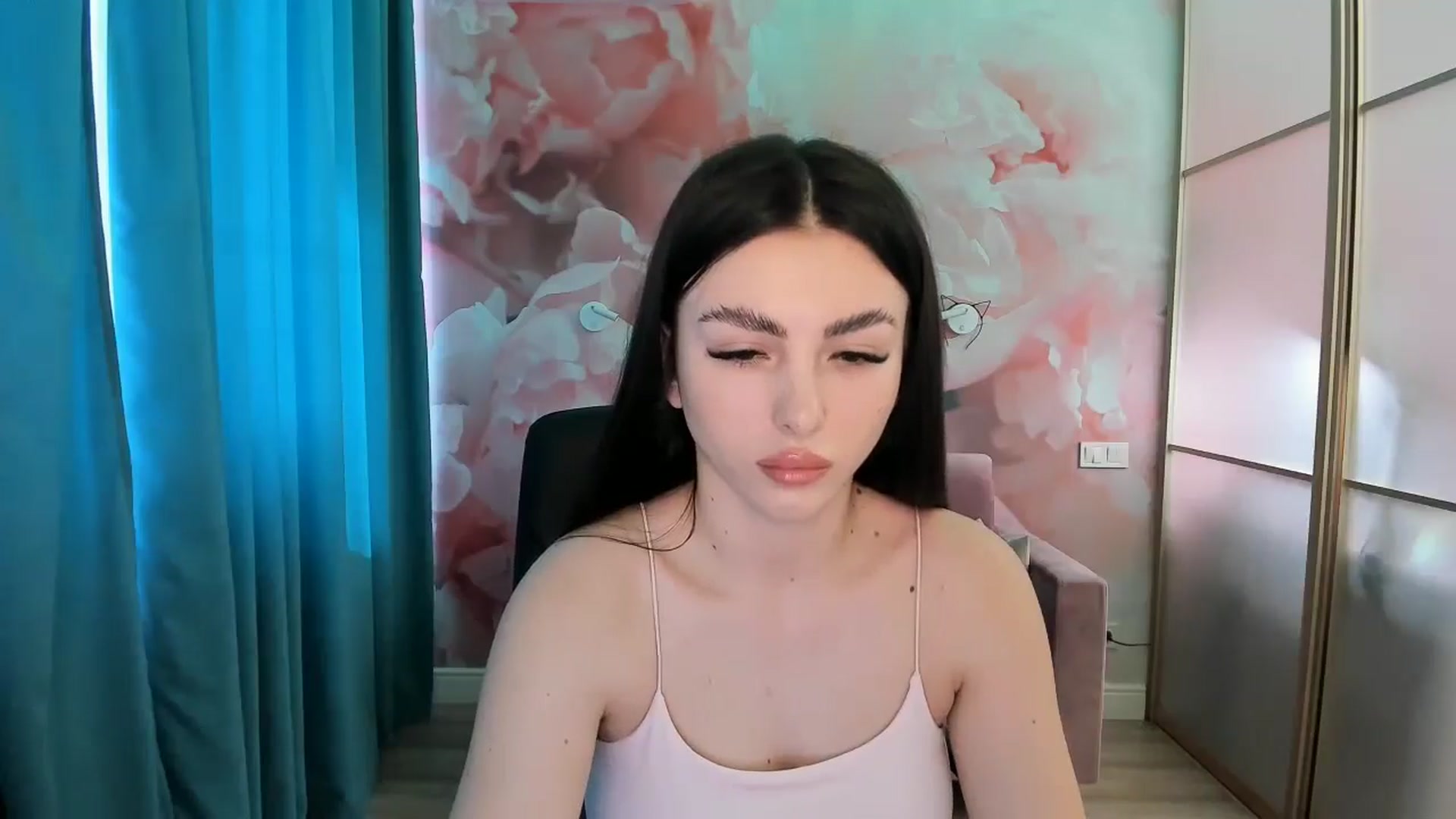 Gallery image thumbnail from Kamila_Rouds's myfreecams stream on, 06/01/2024, 07:21 image 7 of 20