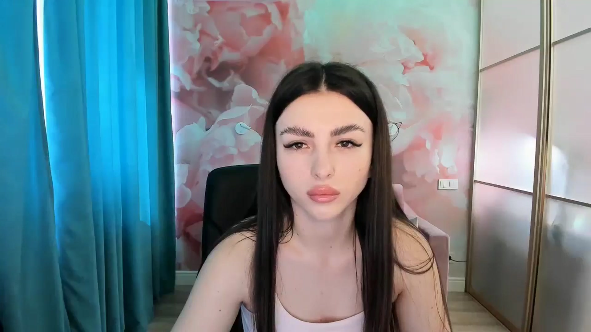 Gallery image thumbnail from Kamila_Rouds's myfreecams stream on, 06/01/2024, 07:21 image 12 of 20