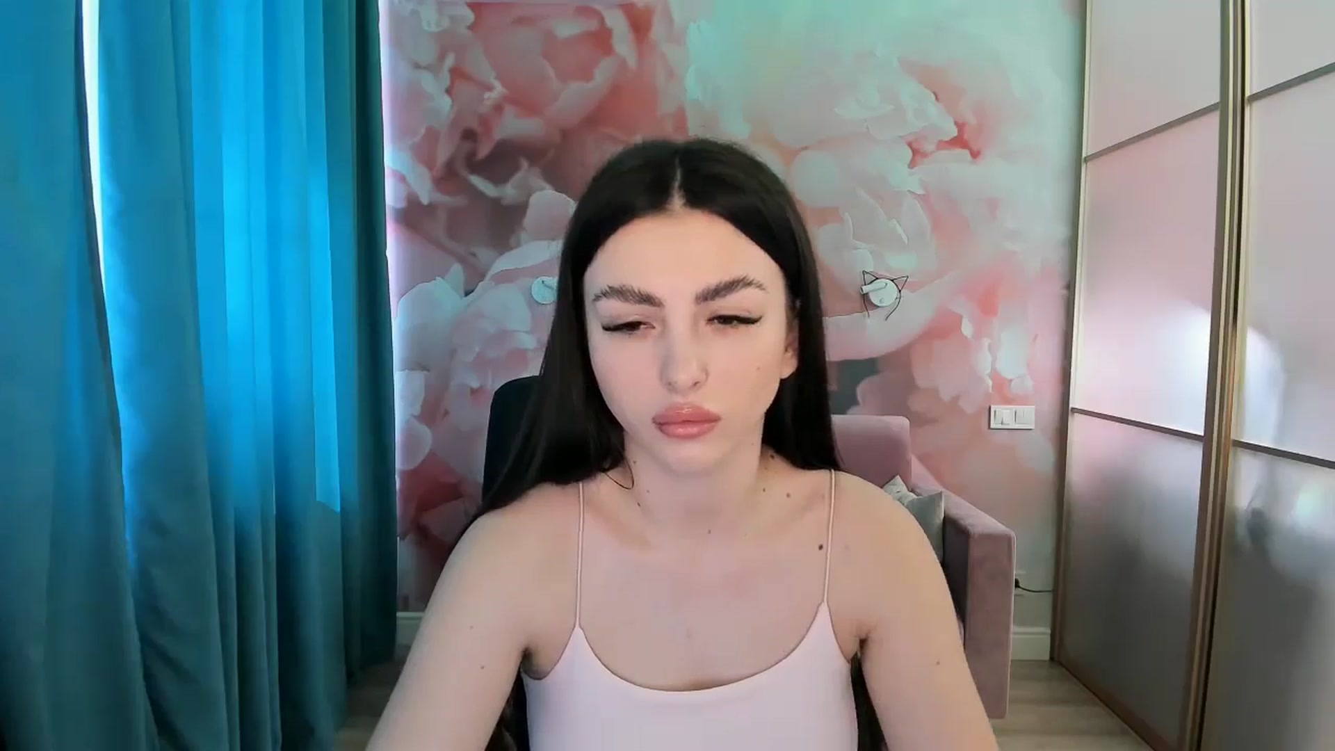 Gallery image thumbnail from Kamila_Rouds's myfreecams stream on, 06/01/2024, 07:21 image 17 of 20