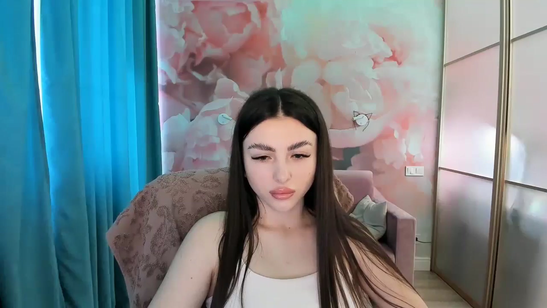 Gallery image thumbnail from Kamila_Rouds's myfreecams stream on, 06/01/2024, 07:21 image 3 of 20