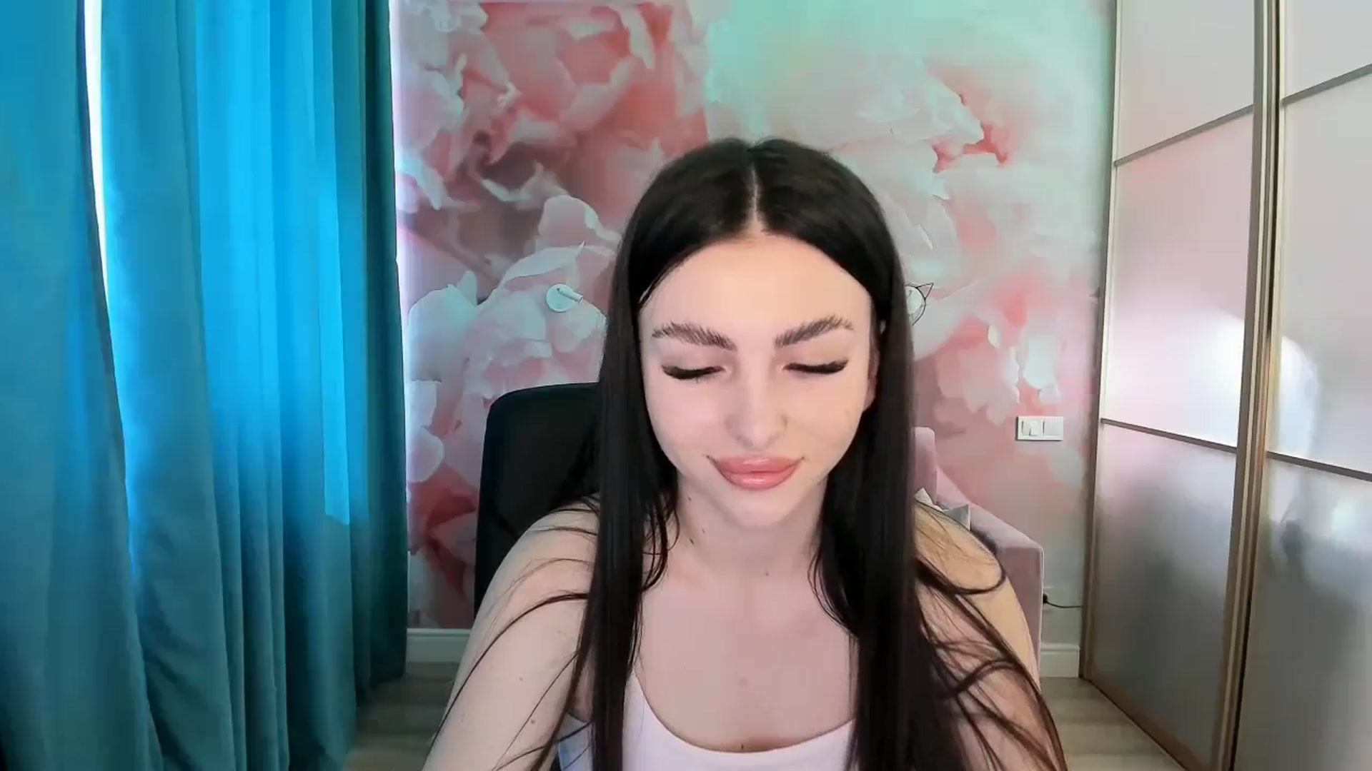 Gallery image thumbnail from Kamila_Rouds's myfreecams stream on, 06/01/2024, 07:21 image 9 of 20