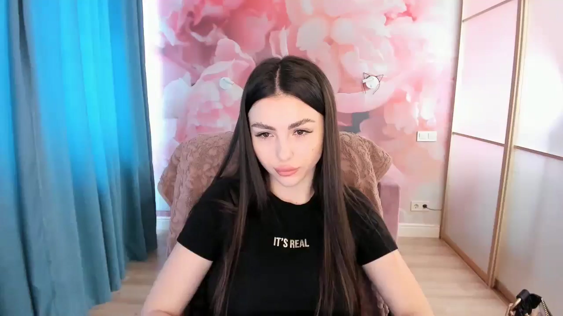 Gallery image thumbnail from Kamila_Rouds's myfreecams stream on, 06/12/2024, 07:46 image 19 of 20