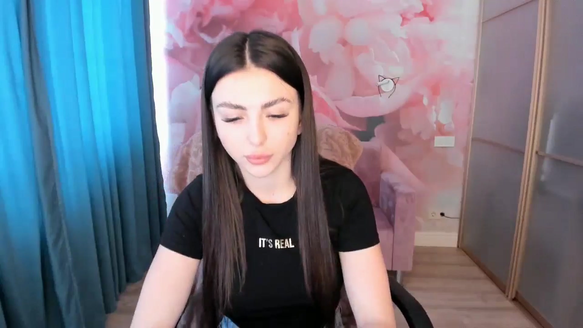 Gallery image thumbnail from Kamila_Rouds's myfreecams stream on, 06/12/2024, 10:44 image 16 of 20