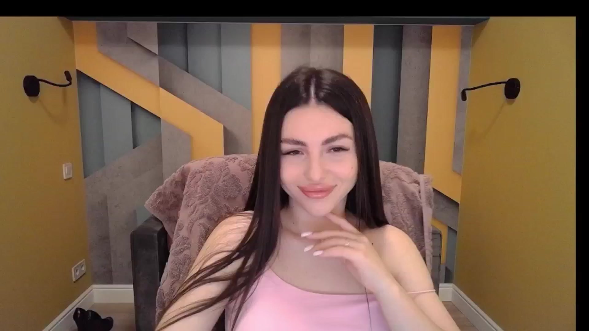 Gallery image thumbnail from Kamila_Rouds's myfreecams stream on, 06/15/2024, 06:43 image 9 of 20