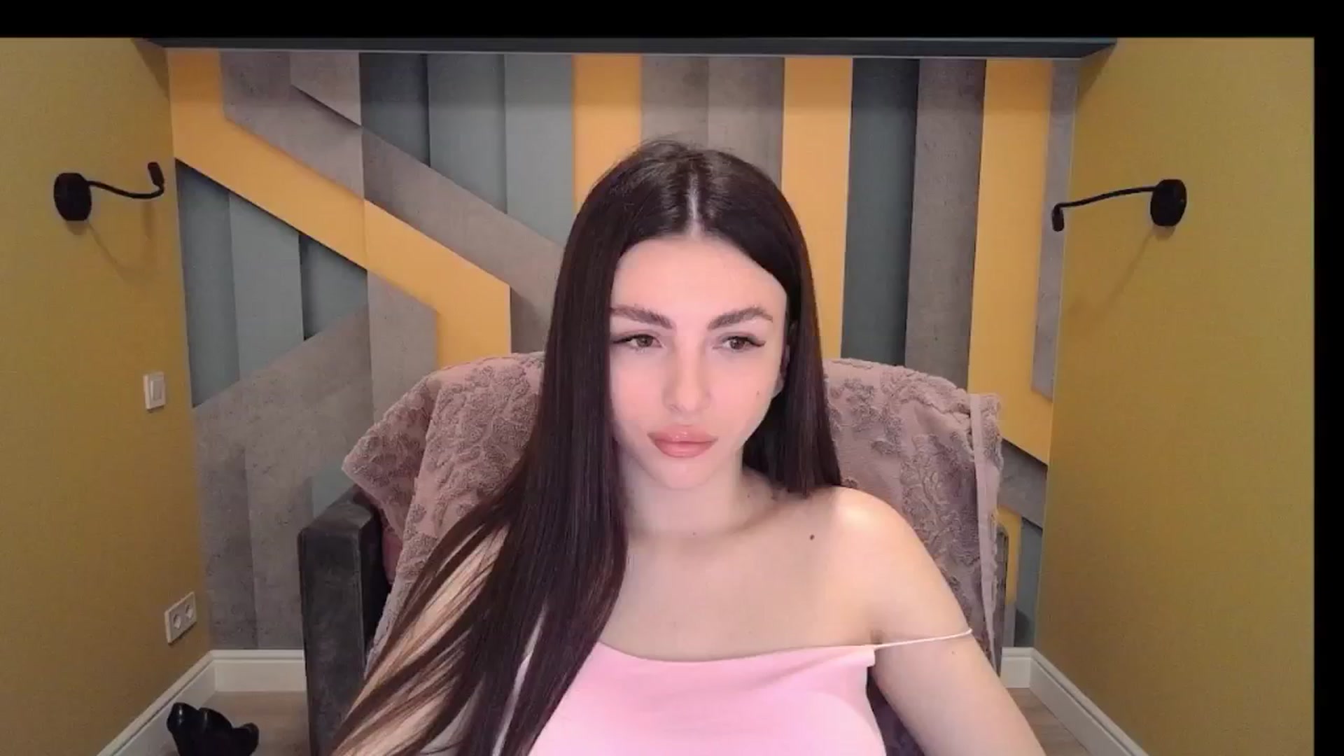 Gallery image thumbnail from Kamila_Rouds's myfreecams stream on, 06/15/2024, 06:43 image 4 of 20