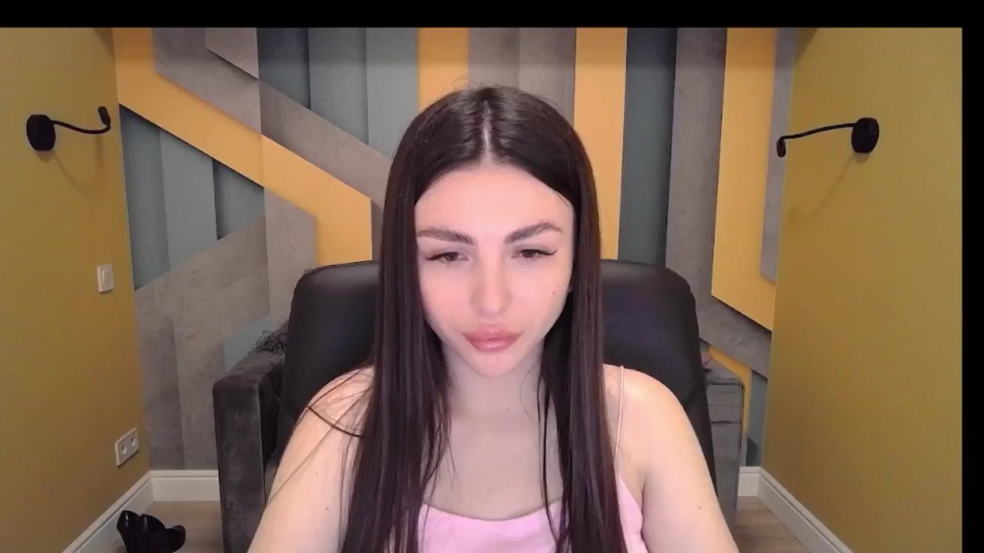 Gallery image thumbnail from Kamila_Rouds's myfreecams stream on, 06/15/2024, 09:01 image 11 of 20
