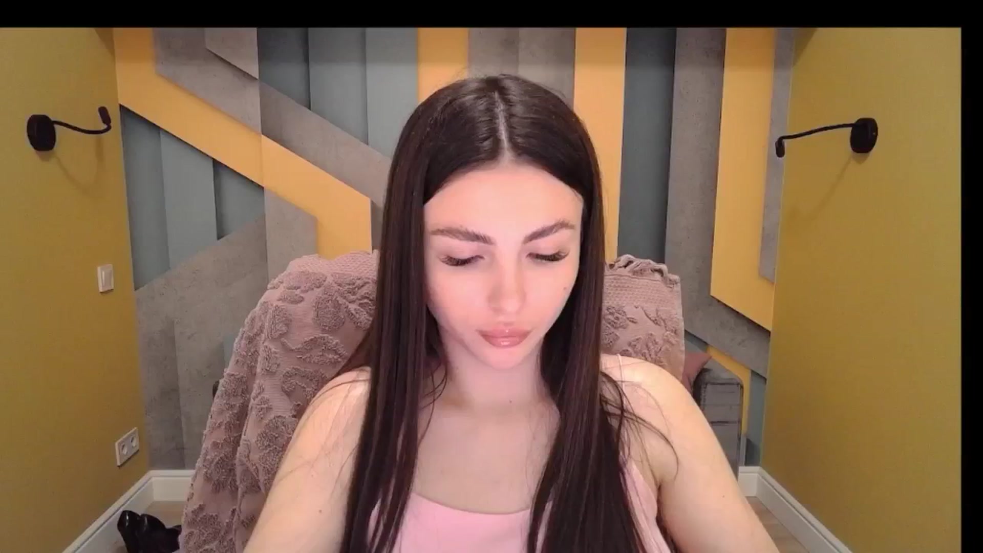 Gallery image thumbnail from Kamila_Rouds's myfreecams stream on, 06/15/2024, 09:01 image 5 of 20