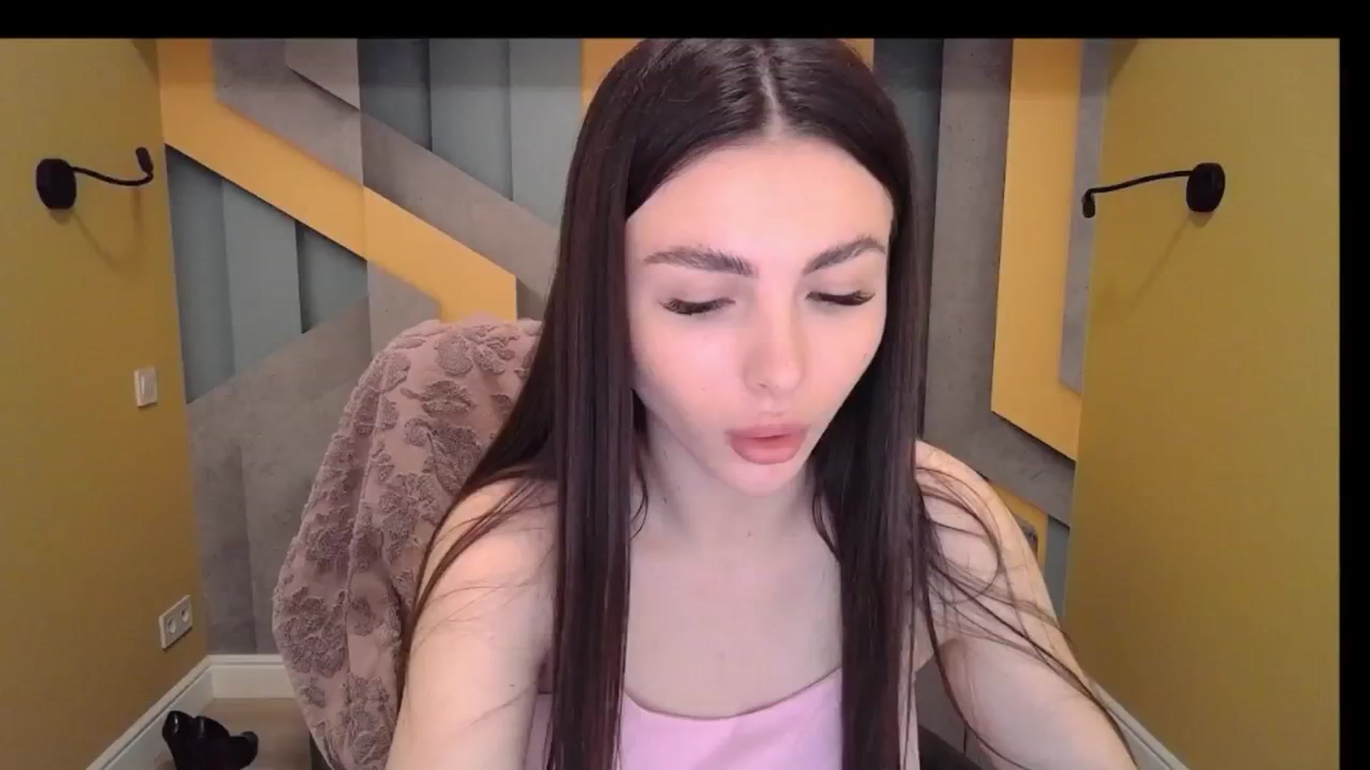 Gallery image thumbnail from Kamila_Rouds's myfreecams stream on, 06/15/2024, 09:01 image 2 of 20