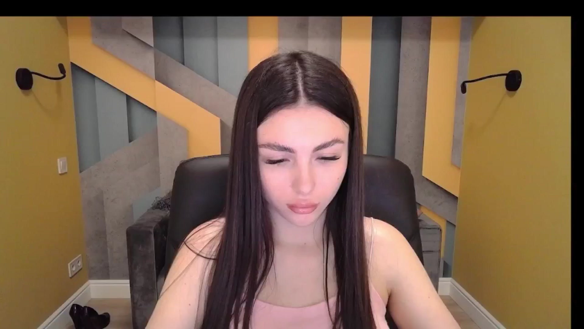Gallery image thumbnail from Kamila_Rouds's myfreecams stream on, 06/15/2024, 09:01 image 12 of 20