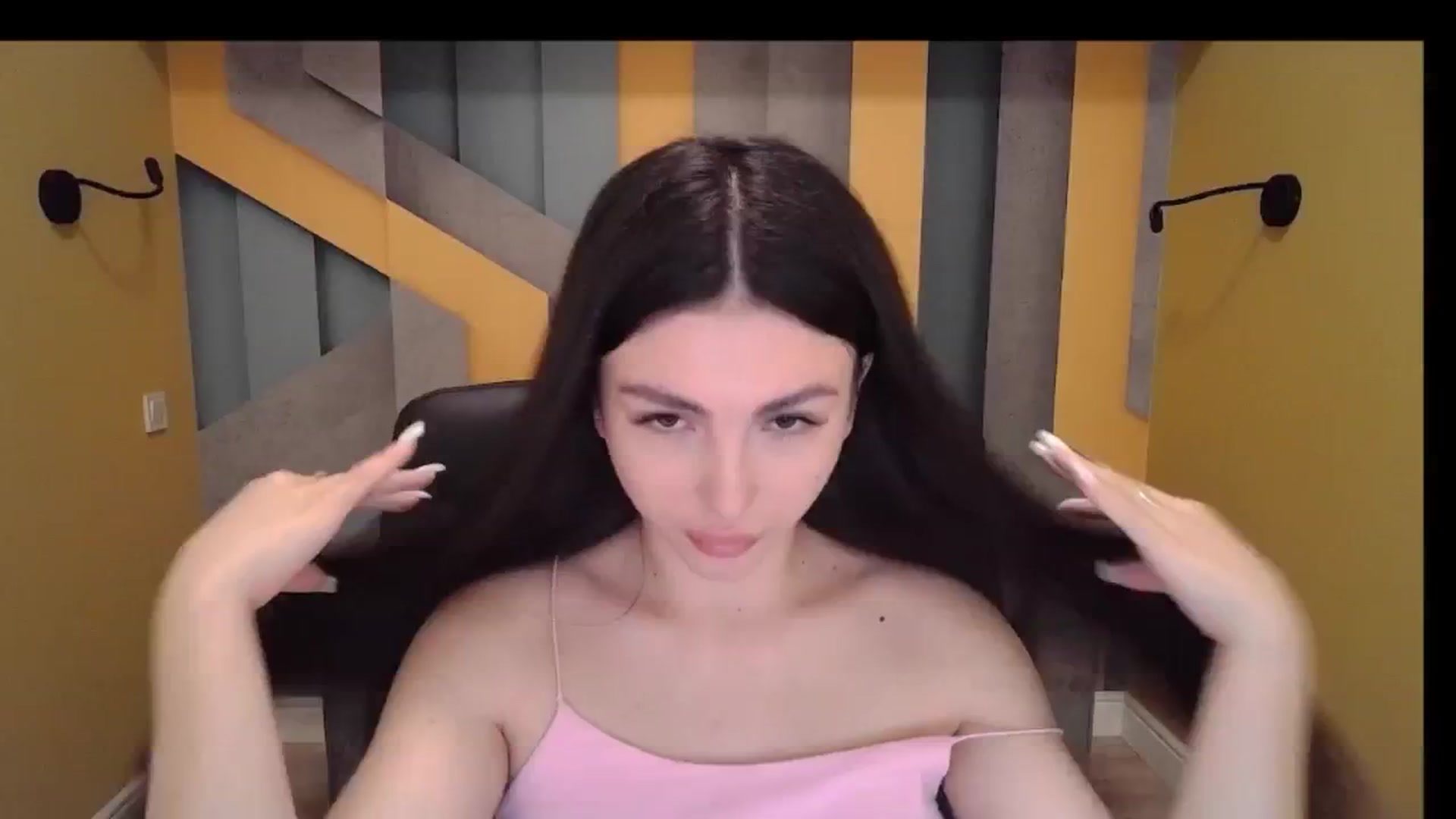 Gallery image thumbnail from Kamila_Rouds's myfreecams stream on, 06/15/2024, 09:01 image 18 of 20