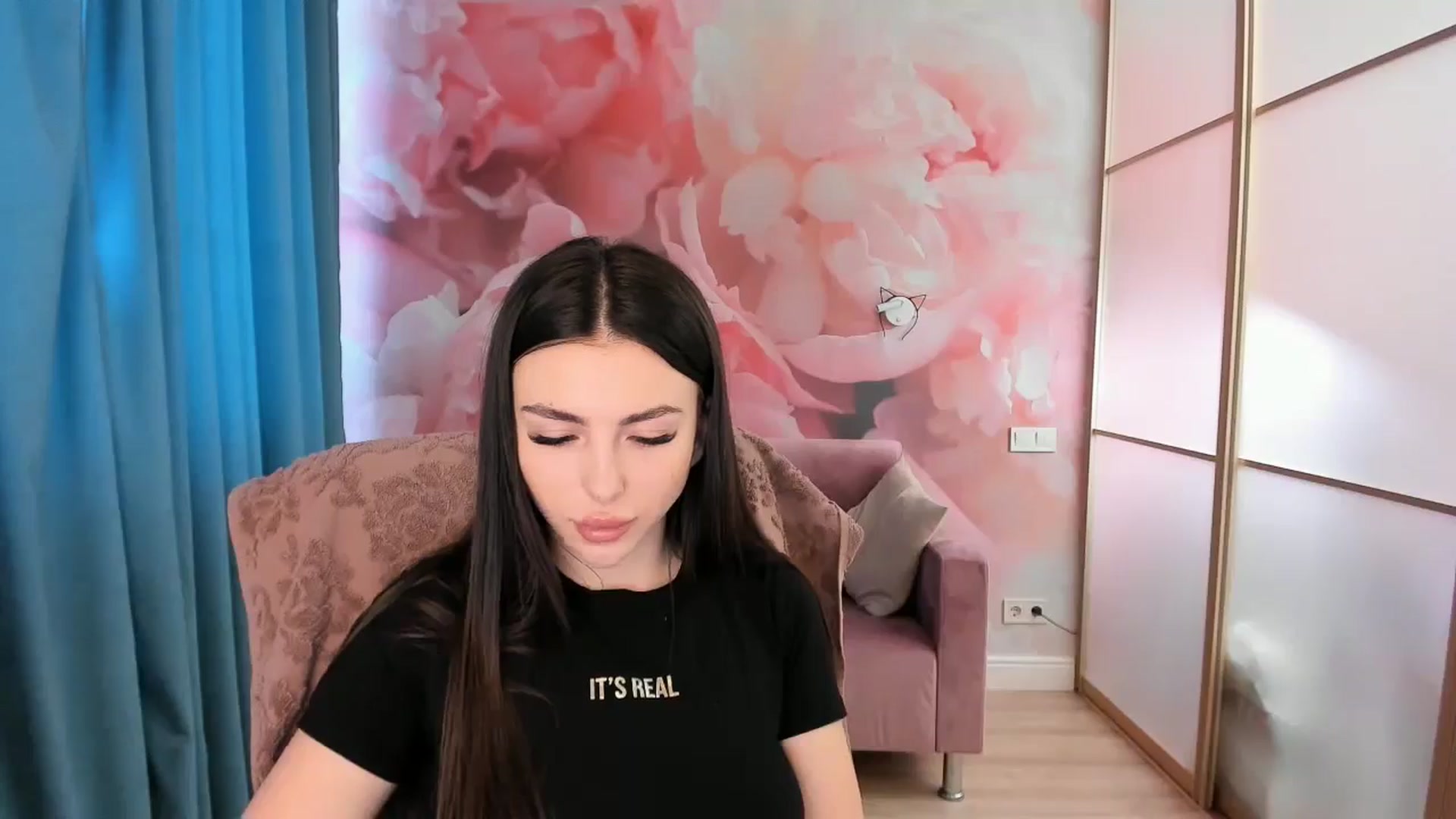 Gallery image thumbnail from Kamila_Rouds's myfreecams stream on, 06/26/2024, 06:04 image 12 of 20
