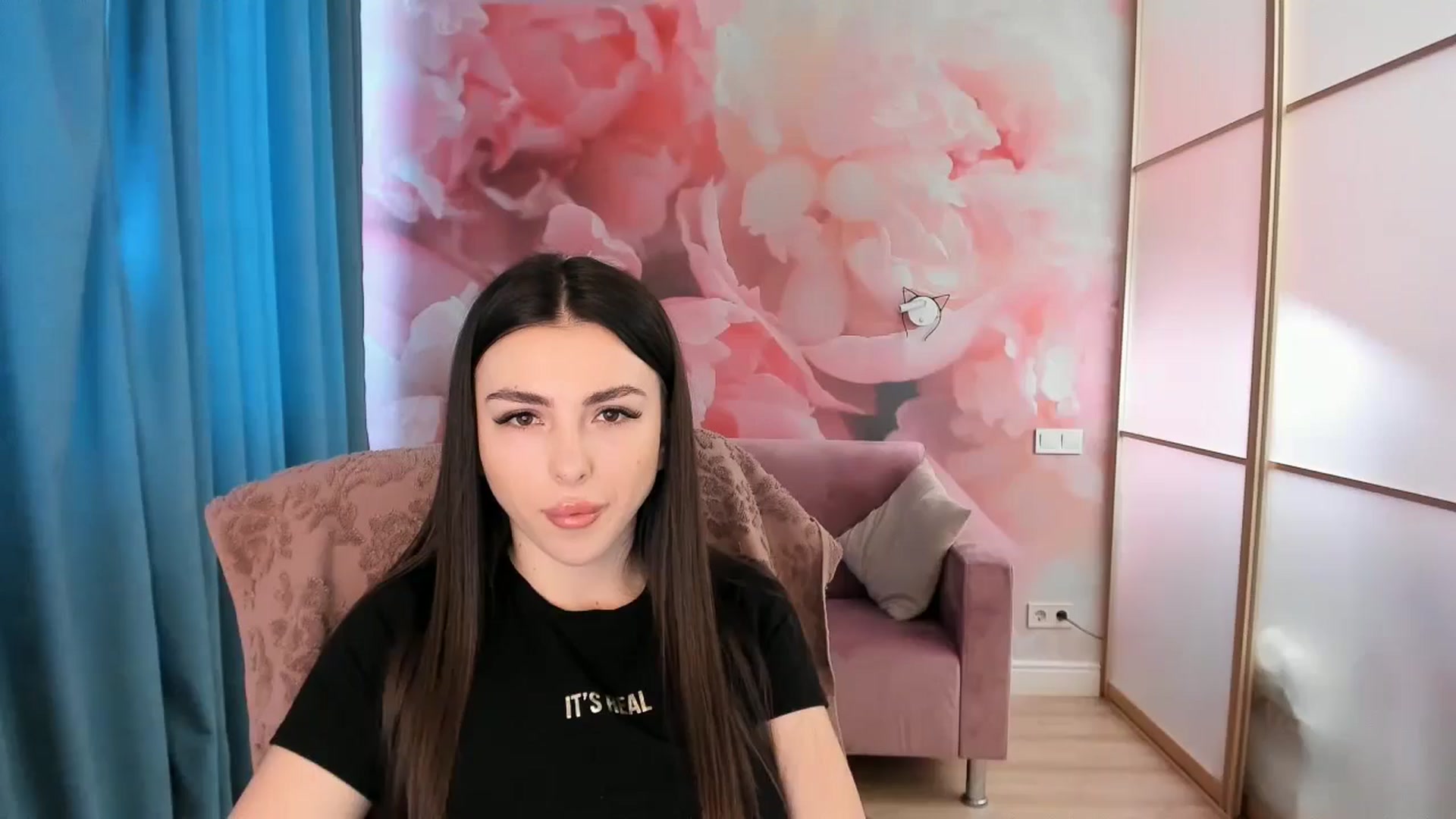 Gallery image thumbnail from Kamila_Rouds's myfreecams stream on, 06/26/2024, 06:04 image 19 of 20