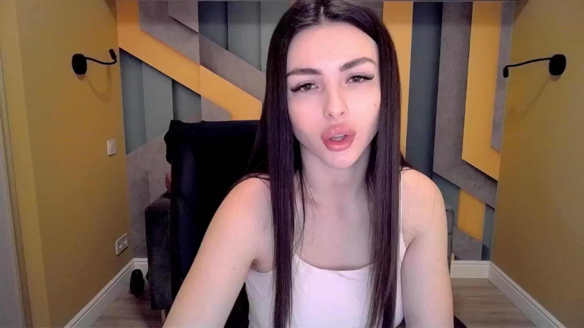 Gallery image thumbnail from Kamila_Rouds's myfreecams stream on, 06/29/2024, 05:46 image 1 of 20
