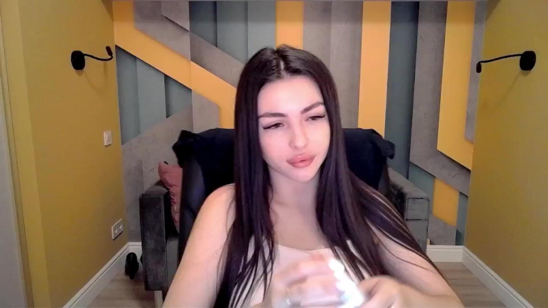 Gallery image thumbnail from Kamila_Rouds's myfreecams stream on, 06/29/2024, 05:46 image 17 of 20