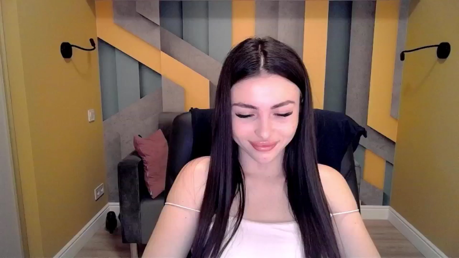 Gallery image thumbnail from Kamila_Rouds's myfreecams stream on, 06/29/2024, 07:20 image 17 of 20