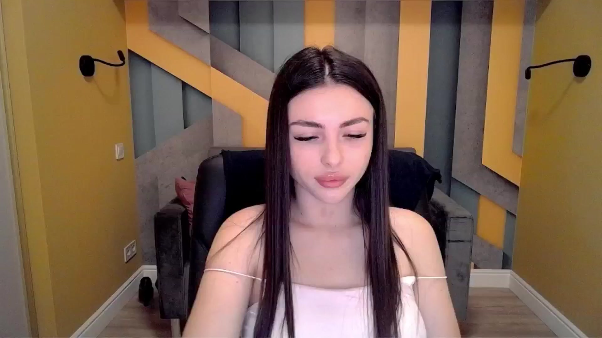 Gallery image thumbnail from Kamila_Rouds's myfreecams stream on, 06/29/2024, 07:20 image 11 of 20