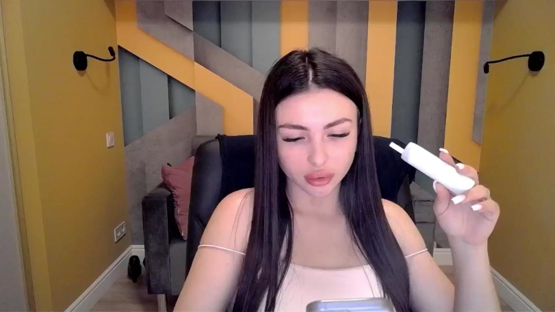 Gallery image thumbnail from Kamila_Rouds's myfreecams stream on, 06/29/2024, 07:20 image 16 of 20