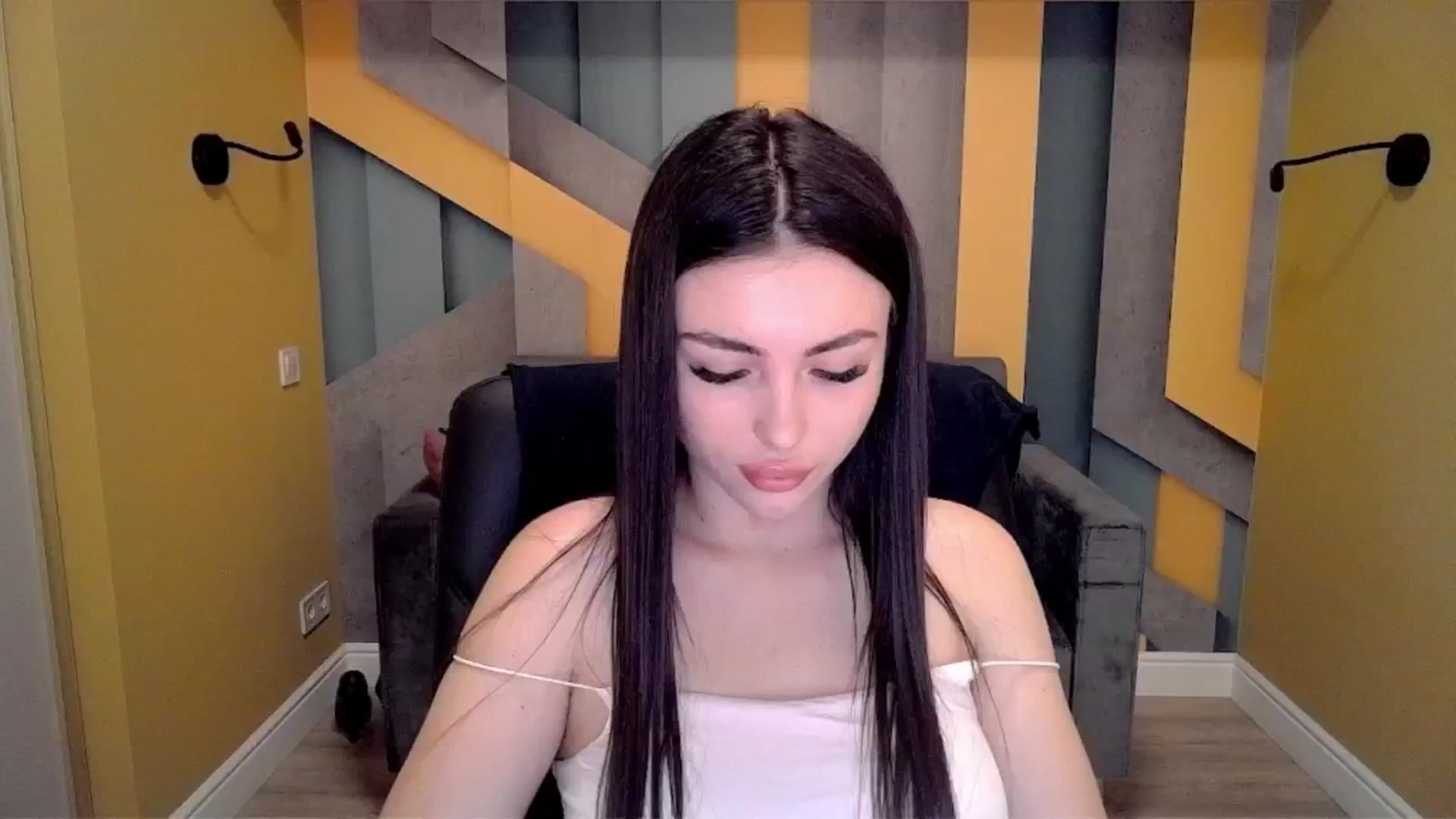 Gallery image thumbnail from Kamila_Rouds's myfreecams stream on, 06/29/2024, 07:20 image 10 of 20